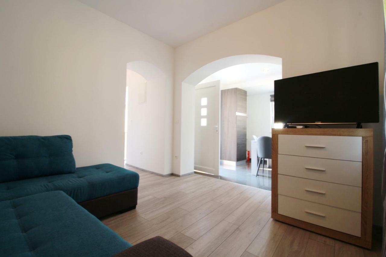 Apartment Sara With Seaview Петрчане Екстер'єр фото